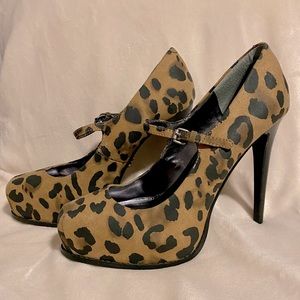 Simply Vera by Vera Wang Leopard Stiletto.